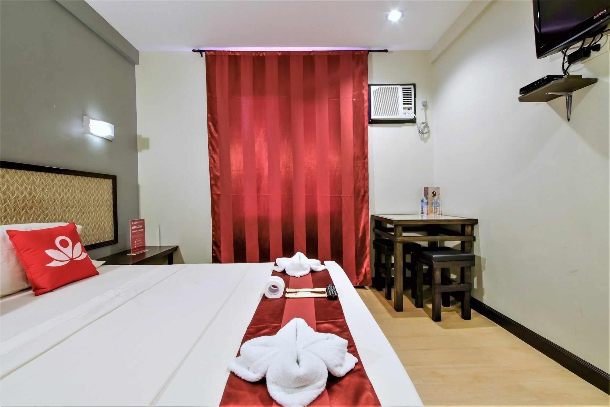 Zen Rooms Basic Aurora 帕赛 外观 照片