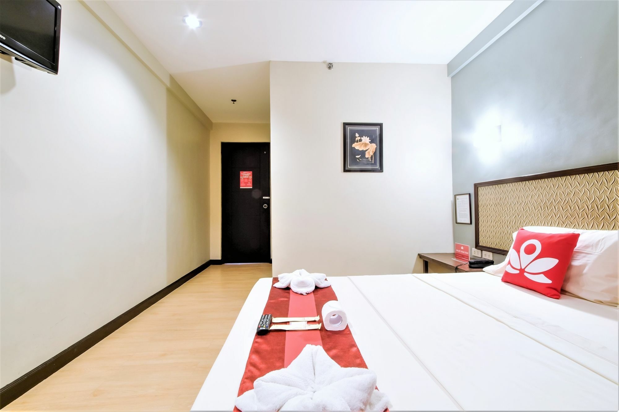 Zen Rooms Basic Aurora 帕赛 外观 照片