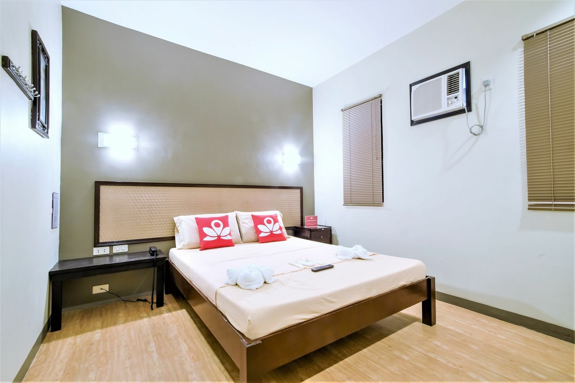Zen Rooms Basic Aurora 帕赛 外观 照片